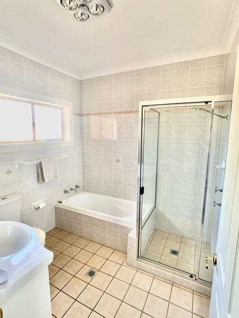 Spacious 2 Bed, 2 Bath Villa - Central Location - Quiet - Adwords Guide 3