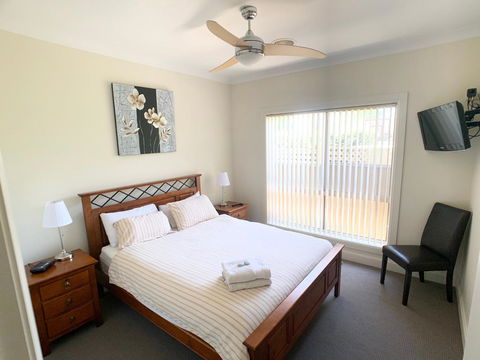 Spacious 2 Bed, 2 Bath Villa - Central Location - Quiet - Adwords Guide 2