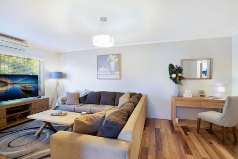 Spacious Renovated Apartment In Quiet Area - Adwords Guide 0