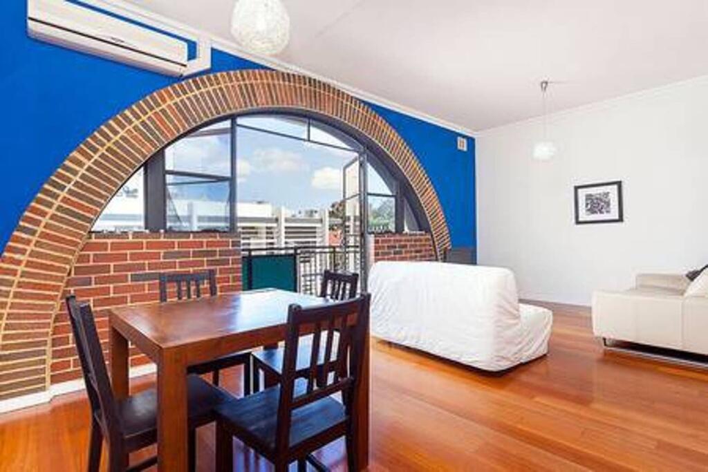 Stylish 2 Bedroom Apartment In the City West Perth