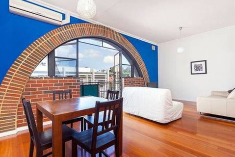 Stylish 2 Bedroom Apartment In The City - Adwords Guide 0