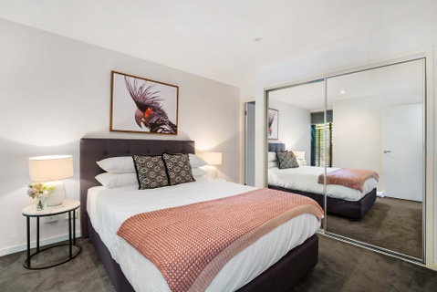 Stylish 2-Bed Apartment With Parking In Hip Area - Adwords Guide 2