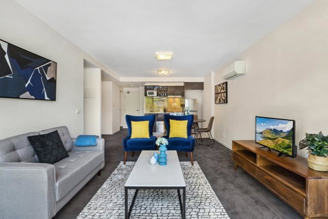 Stylish 2-Bed Apartment With Parking In Hip Area - Adwords Guide 0