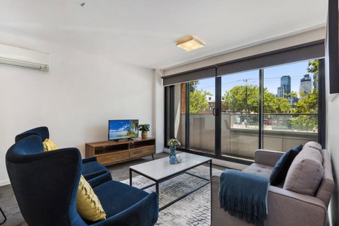 Stylish 2-Bed Apartment With Parking In Hip Area - Adwords Guide 1