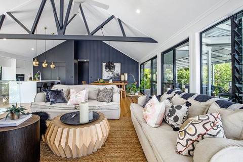Stylish And Spacious Masterpiece, Sunshine Beach - Adwords Guide 1