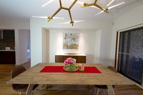 Stylish Luxe House For Big Group Near Shopping Center - Adwords Guide 2