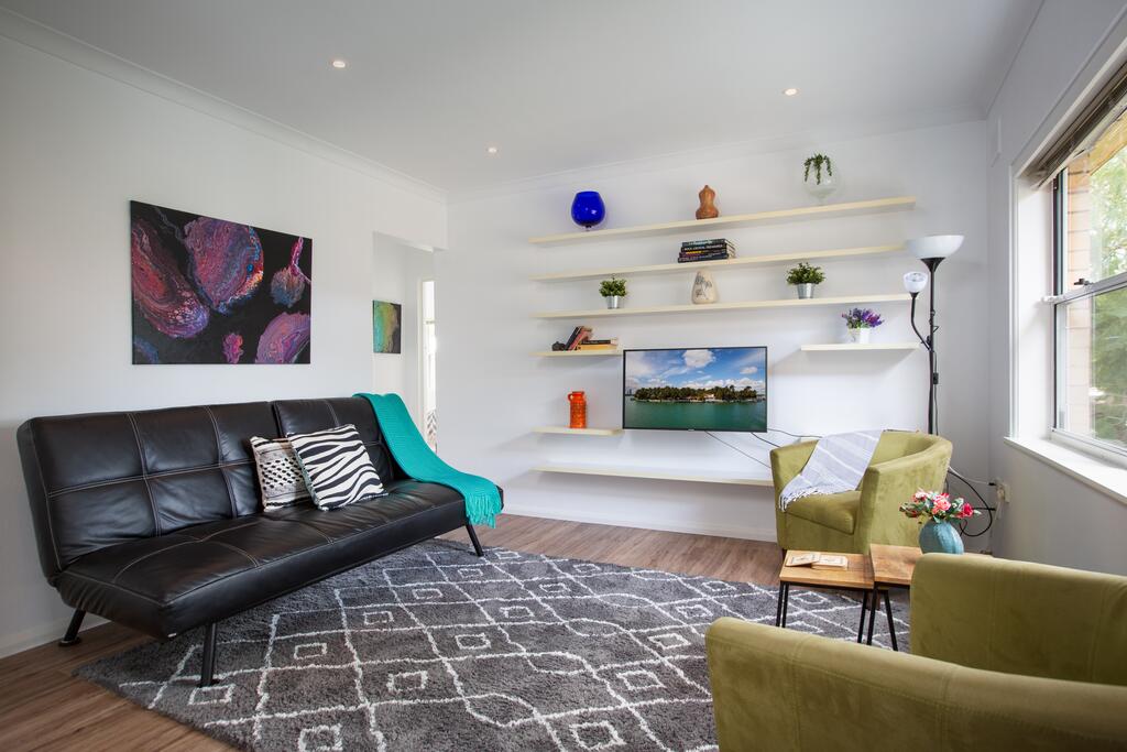 Sun-Drenched Apartment in a Peaceful Location Randwick