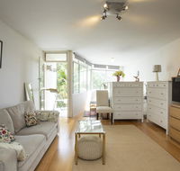 Sunlit studio in the trees walk to the beach - Adwords Guide