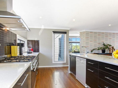 Sunshine Beach House-25 Metre Walk To The Beach - Adwords Guide 1