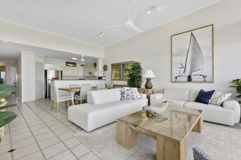 Sunshine Beach Penthouse With Beach Views - Unit 9/21 Park Crescent, Sunshine Beach - Adwords Guide 2