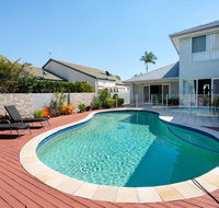 Super Sized Family Retreat With a Pool - Adwords Guide