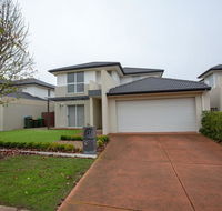Superb Luxe 5BR housePoint Cook near lake - Adwords Guide