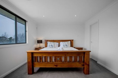 Superb Luxe 5BR House@Point Cook Near Lake - Adwords Guide 1