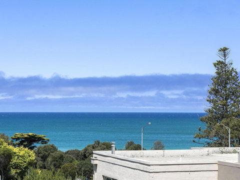 SURF CENTRAL - Wifi, Double Garage & Smack Bang In The Middle Of Town - Adwords Guide 3