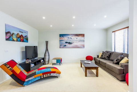 SURFSIDE GETAWAY IN PICTURESQUE INVERLOCH - Adwords Guide 0