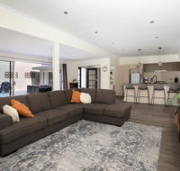 Swanway - Pet Friendly - 10 Min Walk to Beach - Adwords Guide