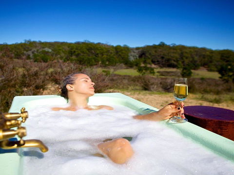 Tea Tree Hollow - 50 Percent Off Third Night On Weekend - Adwords Guide 3