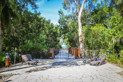 Temple 121 Modern Spacious Palm Cove 2 Brm 2 Bth Resort Apartment With Courtyard - Adwords Guide 1