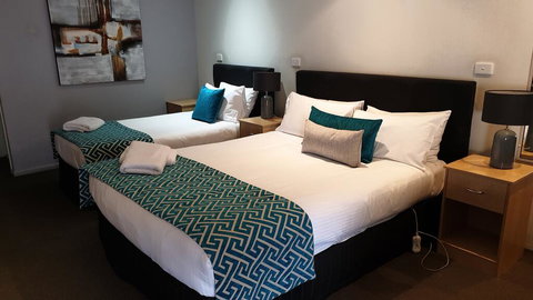 Tenterfield Tavern And Motor Inn - Adwords Guide 3