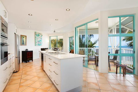 The Beach Shack 3BR Waterfront Resort, Own WIFI - Adwords Guide 1