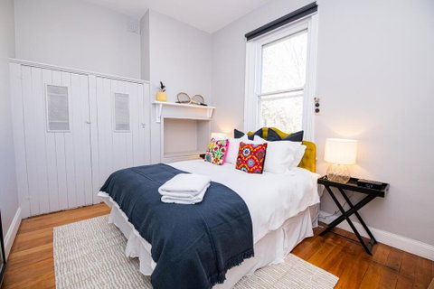 The Byng House Grand And Central, Entertain 12 - Adwords Guide 2