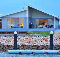 The Carnarvon Luxury Canal Home - Adwords Guide