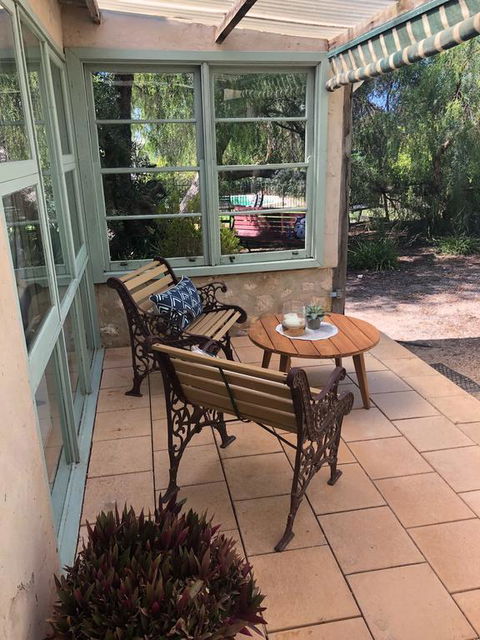 The Coach House - Adwords Guide 3