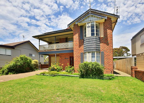 The Crescent - Pet Friendly - 1 Min To Beach - Adwords Guide 1