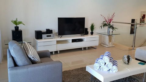 The Edge 5 - Hamilton Island - Adwords Guide 3