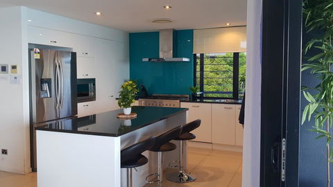 The Edge 5 - Hamilton Island - Adwords Guide 2