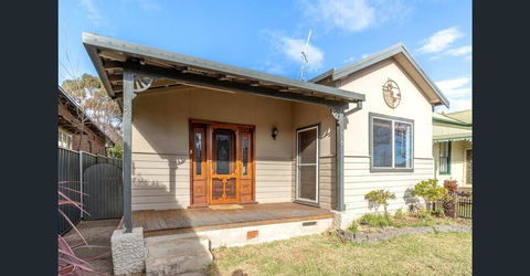 The Entertainer - Downtown Orange, Sleeps 11 - Adwords Guide 1