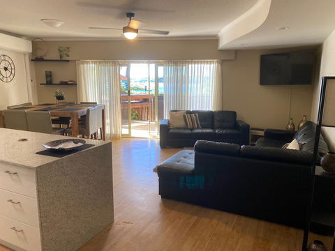 The Esplanade Holiday Apartments - Adwords Guide 1