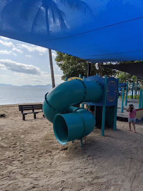 The Escape Luxury Apartments Peppers Beach Club Palm Cove - Adwords Guide 1