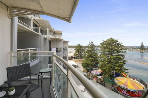 The Oaks Waterfront Resort, Unit 509 - Adwords Guide 1