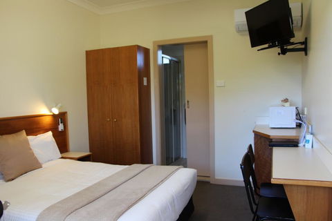 The Pioneer Way Motel - Adwords Guide 1