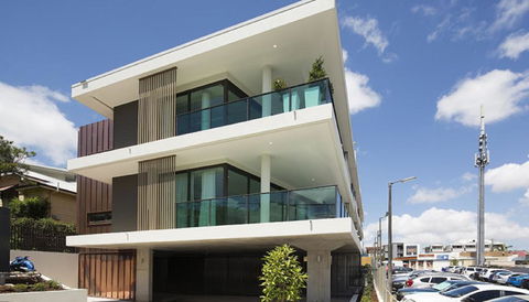 The Princess Bride - Executive 3BR Bulimba Apartment With Balcony In Central Location - Adwords Guide 3