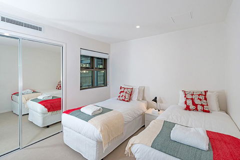 The Princess Bride - Executive 3BR Bulimba Apartment With Balcony In Central Location - Adwords Guide 1