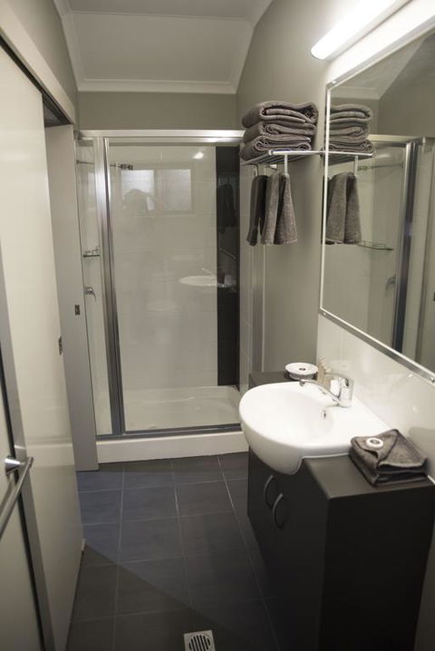 The Rocks Motel - Adwords Guide 3