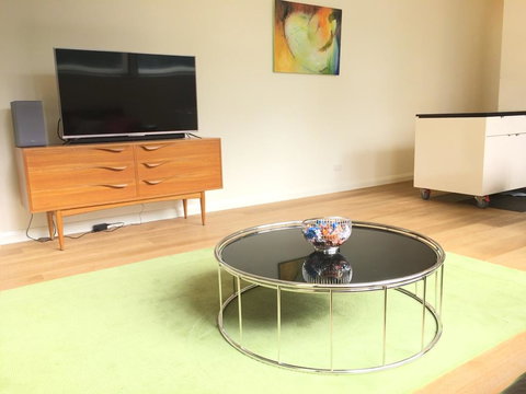 The Walkup: Luxury Central 3BD Apartment+Gym+Pool - Adwords Guide 2