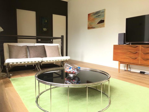 The Walkup: Luxury Central 3BD Apartment+Gym+Pool - Adwords Guide 1