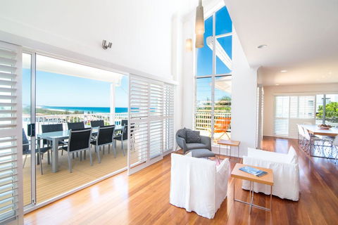 The White House - Central Coolum With Spectacular Ocean Views And WiFi - Adwords Guide 0