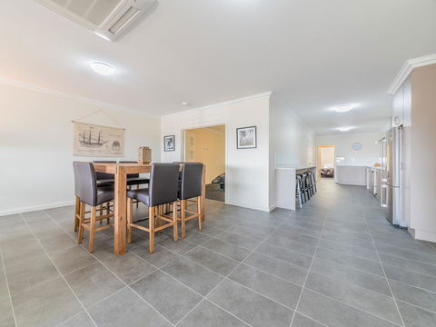 Thompson Ave Apartments - Adwords Guide 0