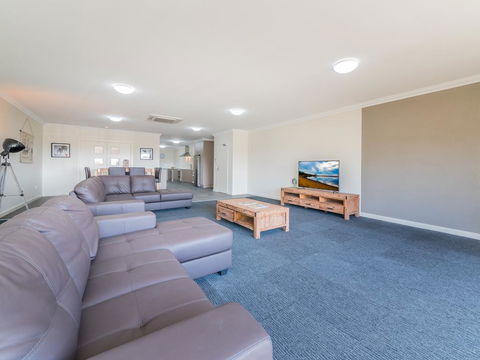 Thompson Ave Apartments - Adwords Guide 3