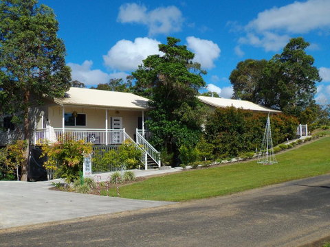 Tinaroo Sunset Retreat - Adwords Guide 0