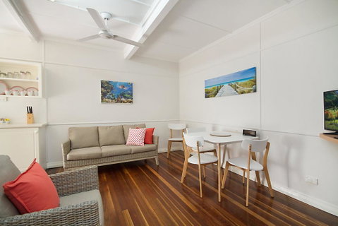 Tondio Terrace Flat 5 - Pet Friendly, Ground Floor Budget Style Accommodation - Adwords Guide 0