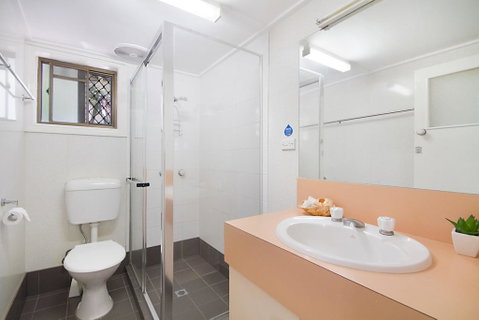 Tondio Terrace Flat 5 - Pet Friendly, Ground Floor Budget Style Accommodation - Adwords Guide 3