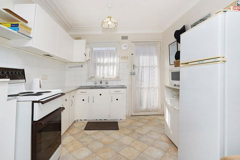 Toowoon Bay Beachside Unit, Unit 4 - Adwords Guide 1