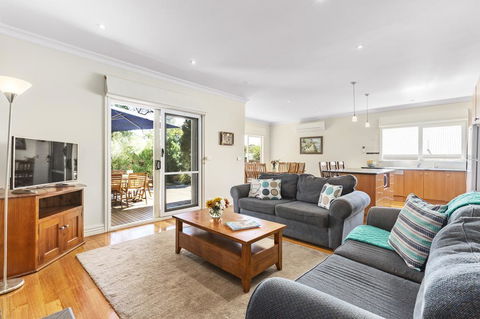 Tranquility In Cowes - Pets, Fireplace, WiFi, Linen, 350m Beach, 4 Bdrms - Adwords Guide 0