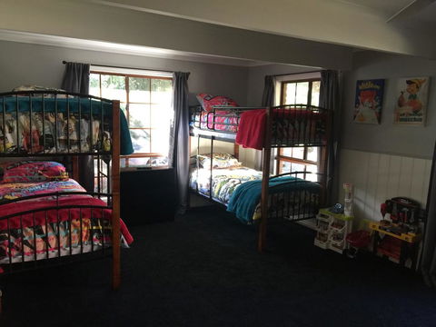 Tudor House - Large Family Home - Adwords Guide 1