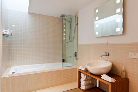 TWOFOURTWO Boutique Apartments - Adwords Guide 1